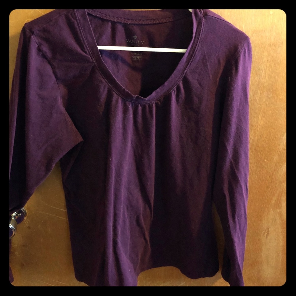 Long sleeve V neck tee